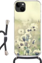 Geschikt voorApple Iphone 14 Plus - Crossbody Case - Bloemen - Veld - Wit - Siliconen - Crossbody - Backcover met Koord - Telefoonhoesje met koord - Hoesje met touw