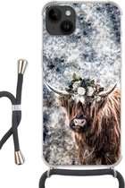 Geschikt voorApple Iphone 14 Plus - Crossbody Case - Schotse hooglander - Rook - Bloemen - Siliconen - Crossbody - Backcover met Koord - Telefoonhoesje met koord - Hoesje met touw
