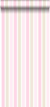 Papier peint intissé HD à rayures verticales rose clair, beige et blanc - 138701 de ESTAhome nl