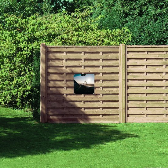 Tuinposter – Dromenvanger aan Autospiegel - 50x50 cm Foto op Tuinposter (wanddecoratie voor buiten en binnen)