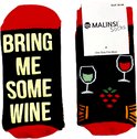 Zwarte sokken met rode boorden en de tekst 'BRING ME SOME WINE' in gele letters. Met wijnglazen en druiven.