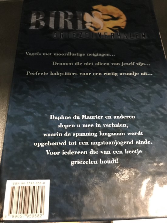 Griezelverhalen met 'BIRDS' erop, met tekst: Vogels met moordlustige neigingen...Perfecte babysitters voor een rustig avondje uit... Daphne du Maurier en anderen slepen u mee in verhalen, waarin de spanning langzaam wordt opgebouwd tot een angstaanjagend einde. Voor iedereen die van een beetje griezelen houdt!