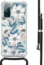 Casimoda® hoesje met koord - Geschikt voor Samsung S20 FE - Bloemen / Floral blauw - Afneembaar koord - Siliconen/TPU - Blauw