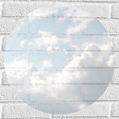 WallClassics - Muursticker Cirkel - Grote Witte Wolken in de Lucht - 50x50 cm Foto op Muursticker