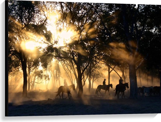 WallClassics - Canvas  - Groepje Paarden in Bos verlicht door Zon - 100x75 cm Foto op Canvas Schilderij (Wanddecoratie op Canvas)