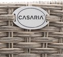 Detail van beige plantenbak met een geweven textuur en een zilverkleurig Casaria logo.
