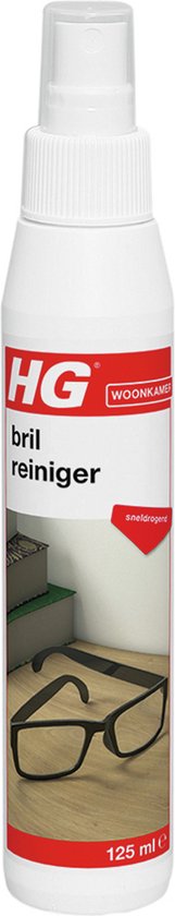 HG brillenreiniger 125ml, met spuitmond. Zwarte bril op een houten ondergrond.