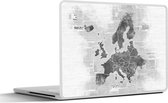 Laptop sticker - 15.6 inch - Europakaart op krantenpapier - zwart wit - 36x27,5cm - Laptopstickers - Laptop skin - Cover