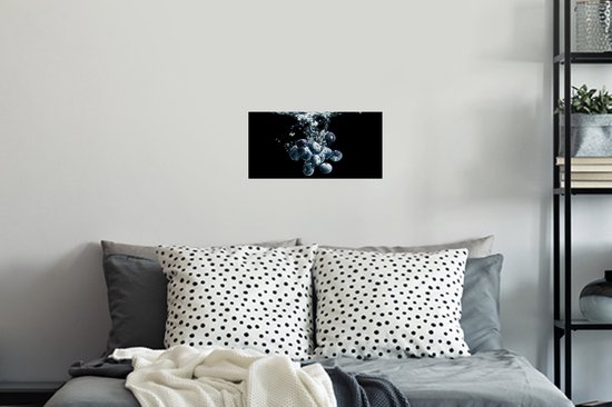 Muurstickers - Sticker Folie - Blauwe bessen - Fruit - bes - Stilleven - Water - Zwart - 40x20 cm - Plakfolie - Muurstickers Kinderkamer - Zelfklevend Behang - Zelfklevend behangpapier - Stickerfolie