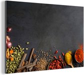 Wanddecoratie Metaal - Aluminium Schilderij Industrieel - Kruiden - Eten - Specerijen - Zwart - Paprika - Kaneel - 120x80 cm - Dibond - Foto op aluminium - Industriële muurdecoratie - Voor de woonkamer/slaapkamer