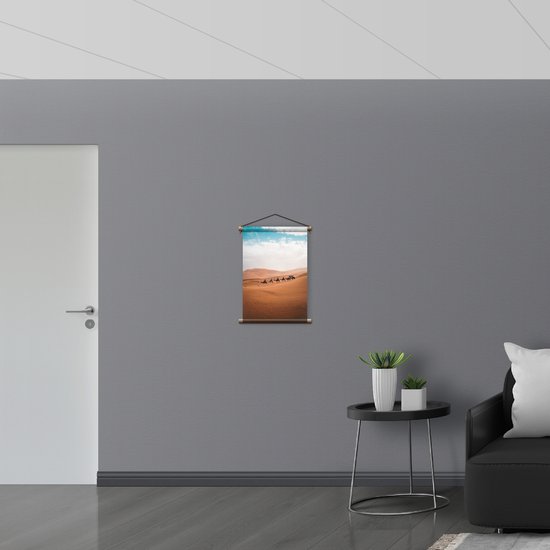WallClassics - Affiche Textile - Rangée de Chameaux dans le Désert - 40x60 cm Photo sur Textile