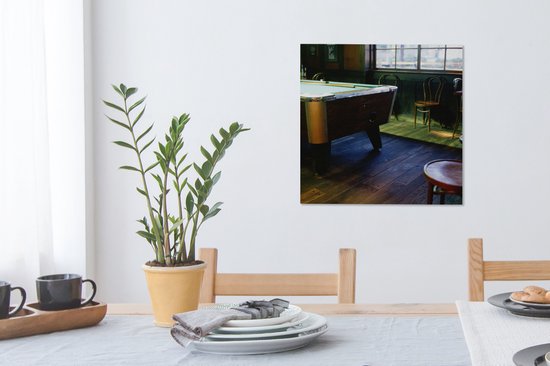 Une table de billard est dans une toile de pub 50x50 cm - Tirage photo sur toile (Décoration murale salon / chambre)