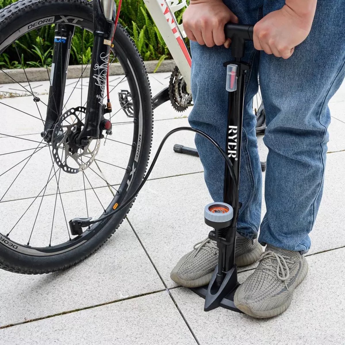 RYER Fietspomp Pro - Tot 11 bar - Met Drukmeter - Voor Fietsen, Ballen & Waterspeelgoed - Inclusief Bandenreparatieset & Adapterset — afbeelding 5