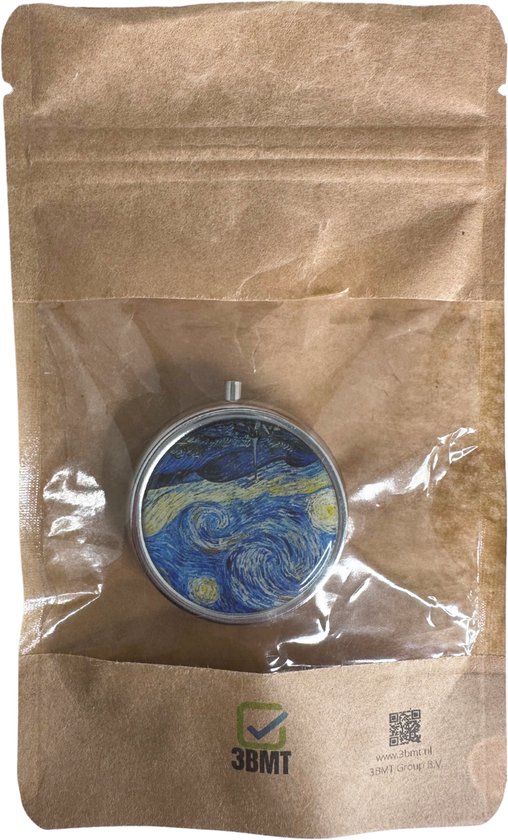 Zilverkleurig pillendoosje met 'Sterrennacht' van Van Gogh in een bruine papieren verpakking.