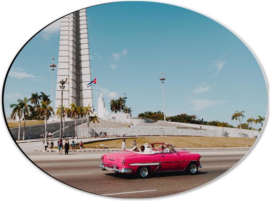 WallClassics - Dibond Ovaal - Roze Cabrio in Stad - 40x30 cm Foto op Ovaal (Met Ophangsysteem)