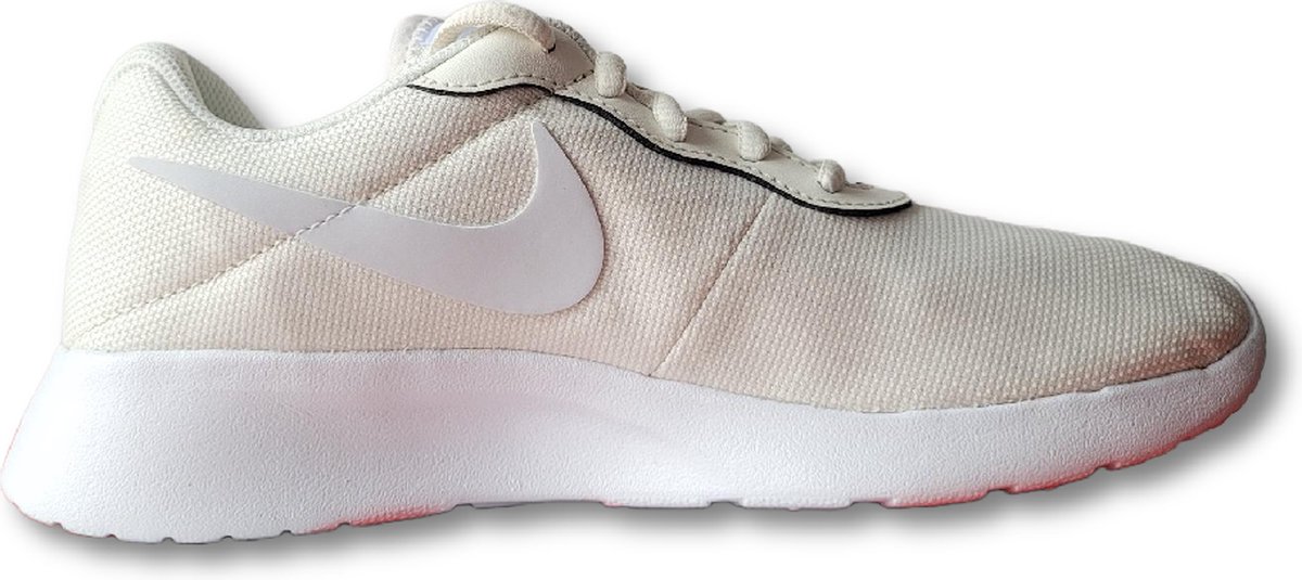 Nike Tanjun Dames Sneakers - Wit/Beige - Maat 41 | bol.