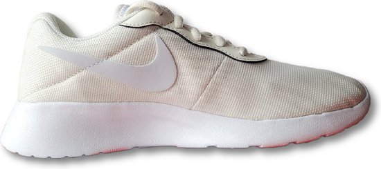 Baskets pour femmes Nike Tanjun pour Femme - Wit/Beige - Taille 41 | bol