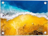 WallClassics - Tuinposter – Geel Zand aan Zee - 40x30 cm Foto op Tuinposter  (wanddecoratie voor buiten en binnen)
