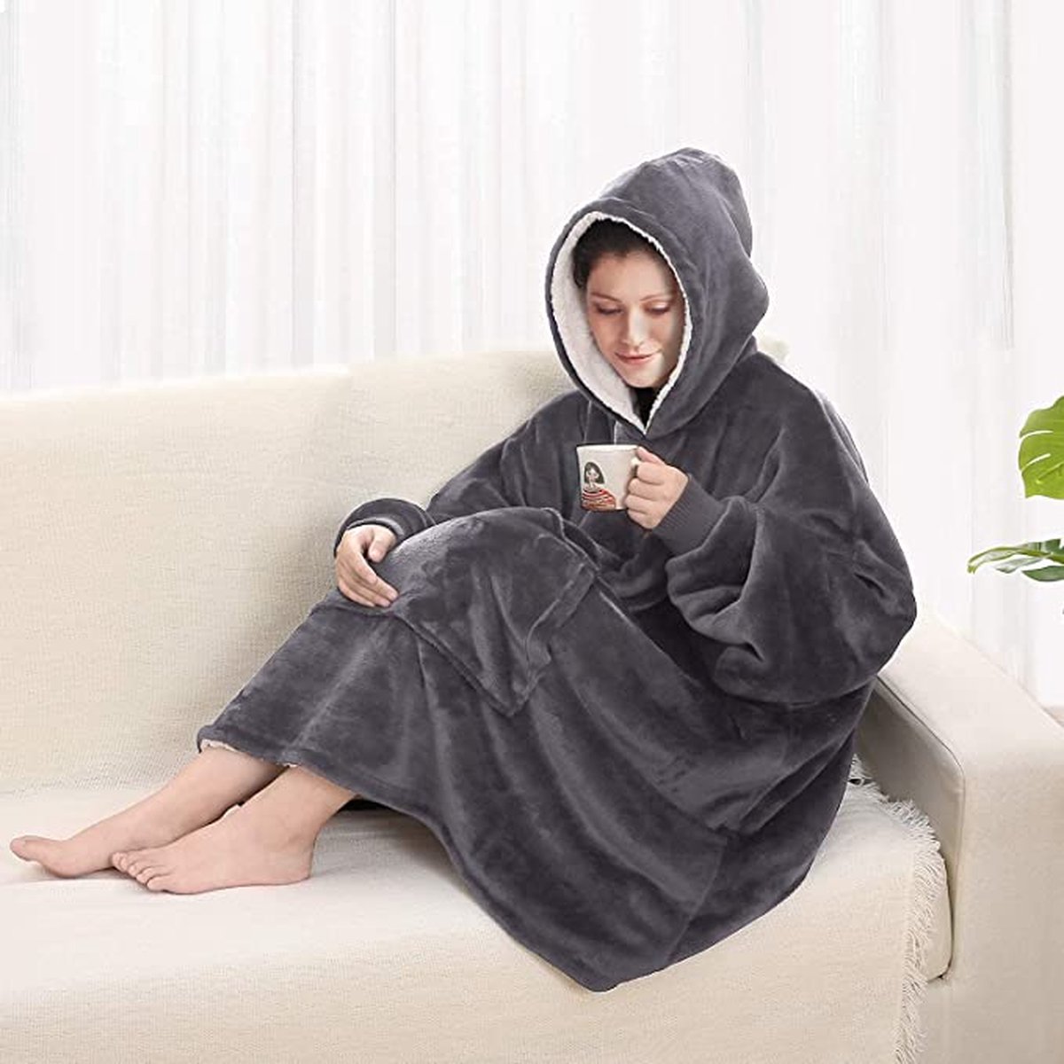 Blumtal Fleece Hoodie Blanket with Sleeves - Couverture confortable  portable 