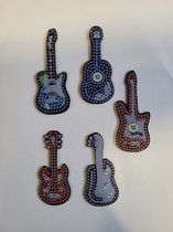 Diamond painting sleutelhangers gitaren - muziek - (5 stuks) eenzijdig te beplakken