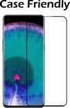 Een Nomfy screenprotector van gehard glas met zwarte randen, liggend naast een telefoon met een kleurrijk behang. Tekst 'Case Friendly'.