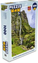 Puzzel Een grote waterval bij een steile klif op de Azoren - Legpuzzel - Puzzel 1000 stukjes volwassenen