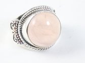 Zware bewerkte zilveren ring met rozenkwarts - maat 17.5