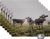 Placemat - Placemats kunststof - Koeien - Licht - Gras - Dieren - 45x30 cm - 6 stuks - Hittebestendig - Anti-Slip - Onderlegger - Afneembaar
