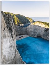 WallClassics - Dibond - Navagio Strand in Griekenland - 30x40 cm Foto op Aluminium (Wanddecoratie van metaal)