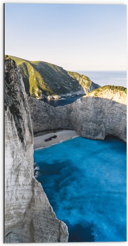 WallClassics - Dibond - Navagio Strand in Griekenland - 50x100 cm Foto op Aluminium (Met Ophangsysteem)
