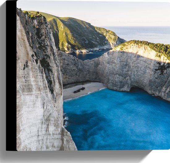 WallClassics - Canvas  - Navagio Strand in Griekenland - 30x30 cm Foto op Canvas Schilderij (Wanddecoratie op Canvas)