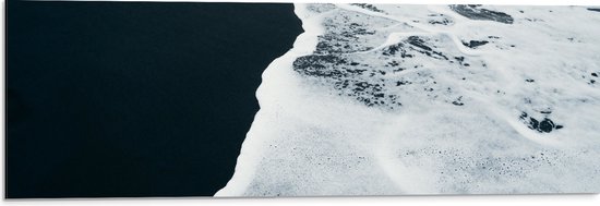 WallClassics - Dibond - Schuim van de Zee op Strand - 90x30 cm Foto op Aluminium (Wanddecoratie van metaal)