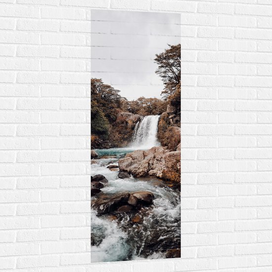 WallClassics - Muursticker - Wilde Rivier met Waterval - 50x150 cm Foto op Muursticker