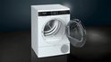 Witte Siemens wasdroger met open deur. Het bedieningspaneel heeft een display met programma's.