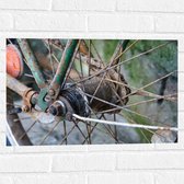WallClassics - Muursticker - Close-up van Veroeste Spaken - 60x40 cm Foto op Muursticker