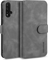 DG.MING Retro Oil Side Horizontal Flip Case met houder & kaartsleuven & portemonnee voor Huawei Nova 5 / Nova 5 Pro (grijs)