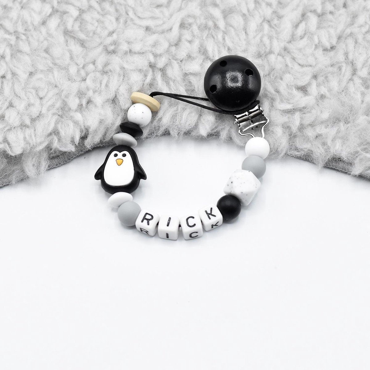 Goedkoopste TippieToe - Speenkoord met Naam Pinguin - Voor jongen en meisje - Zwart, wit, grijs en gritty