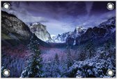 Tuinposter–Besneeuwde Bergen met Bomen– 150x100 Foto op Tuinposter (Wanddecoratie voor buiten en binnen)