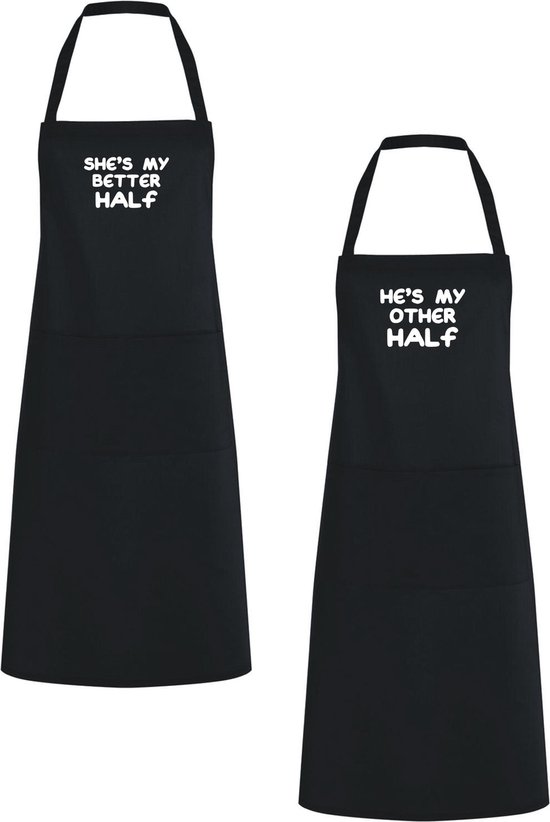 Go Mama™ – Keukenschort “The other half, the better half” – Koppel kookschort – One Size – Verstelbaar – Zwart – Origineel trouwcadeau of huwelijkscadeau
