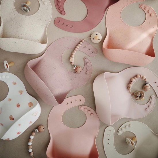 Mushie Siliconen Baby Slabbetje met Opvangbakje - Blush - BPA ftalaatvrij| afwasbaar van Mushie — afbeelding 3