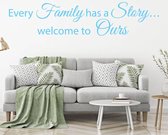 Muursticker Every Family Has A Story Welcome To Ours - Lichtblauw - 120 x 26 cm - woonkamer engelse teksten