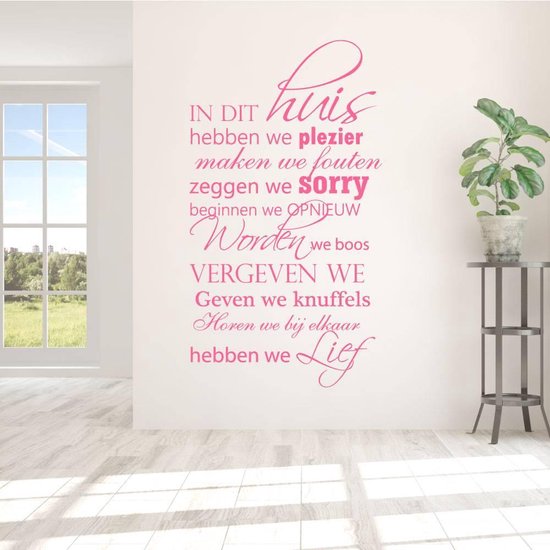 Muursticker In Dit Huis Hebben We Plezier.. - Roze - 179 x 100 cm - taal - nederlandse teksten woonkamer alle