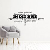 Muursticker In Dit Huis -  Rood -  120 x 45 cm  -  woonkamer  nederlandse teksten  alle - Muursticker4Sale