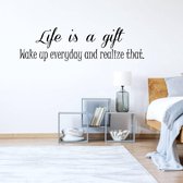 Muursticker Life Is A Gift - Zwart - 80 x 22 cm - slaapkamer engelse teksten