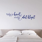 Muursticker Volg Je Hart Want Dat Klopt - Donkerblauw - 80 x 23 cm - woonkamer slaapkamer nederlandse teksten