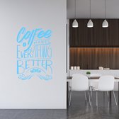 Muursticker Coffee Makes Everything Better - Lichtblauw - 53 x 80 cm - keuken engelse teksten