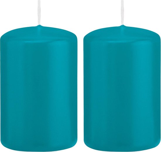 2x Turquoise blauwe cilinderkaarsen/stompkaarsen 5 x 8 cm 18 branduren - Geurloze kaarsen turkoois blauw - Woondecoraties