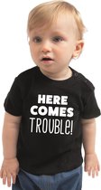 Here comes trouble - weg rust cadeau t-shirt zwart voor een baby - jongens en meisjes 74