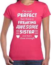 Freaking awesome Sister / zus cadeau t-shirt roze dames L