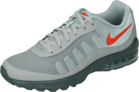 Nike air max invigor in de kleur grijs.